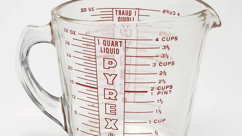 Clear glass 1-quart liquid measuring cup with red ounce and cup markings