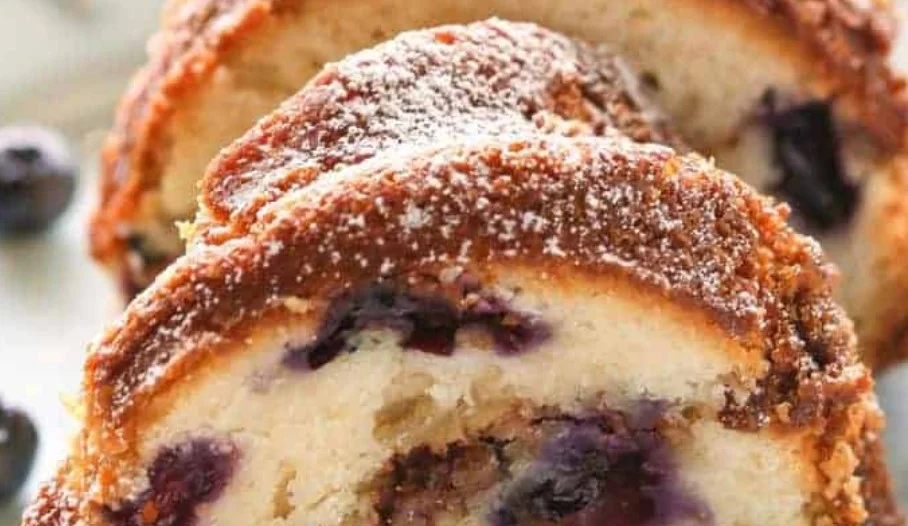 berry coffee cake with sour cream
